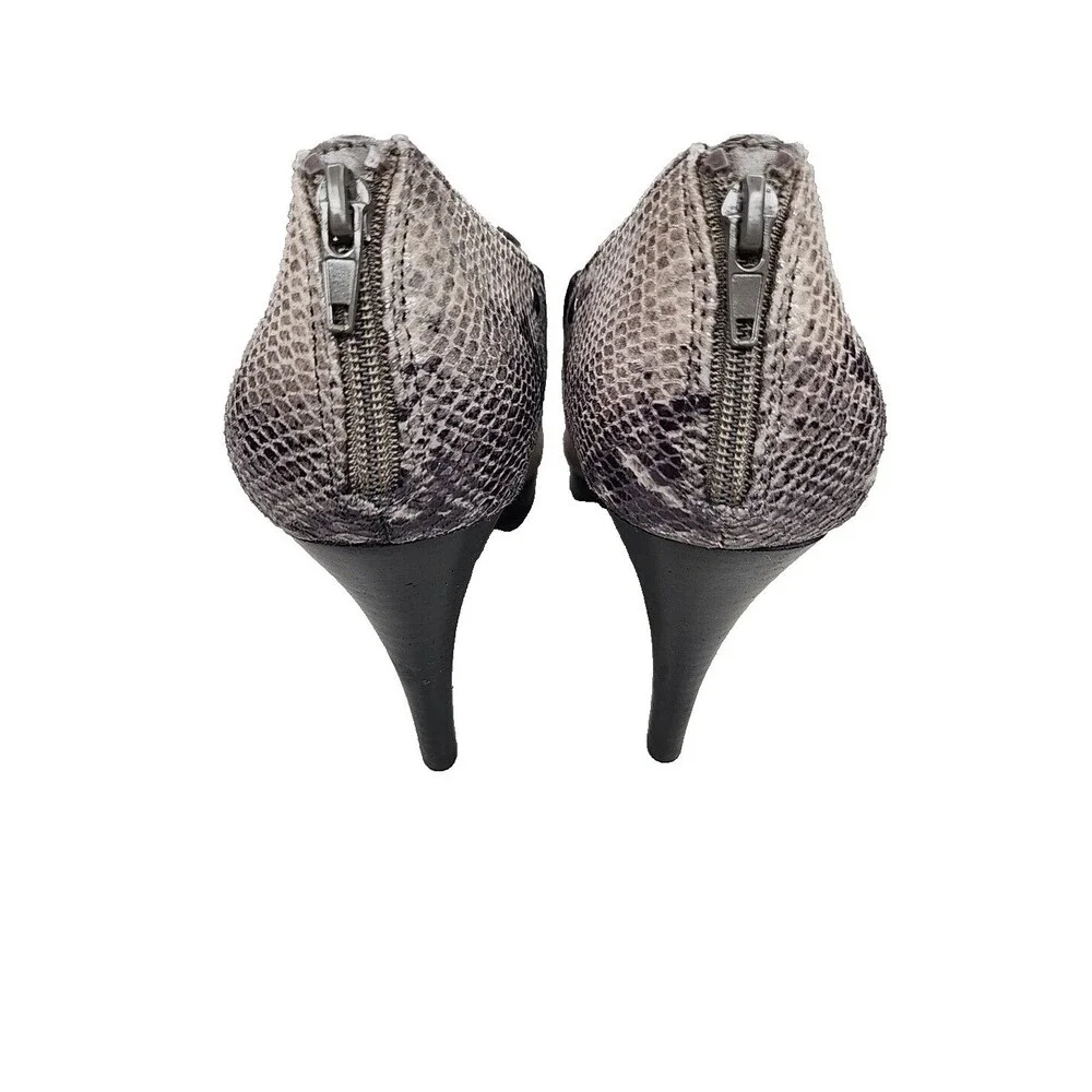 Coach And Four Heels Pumps Gray Python Print Shoe Zip Close Women's Size 8.5 - Picture 6 of 8